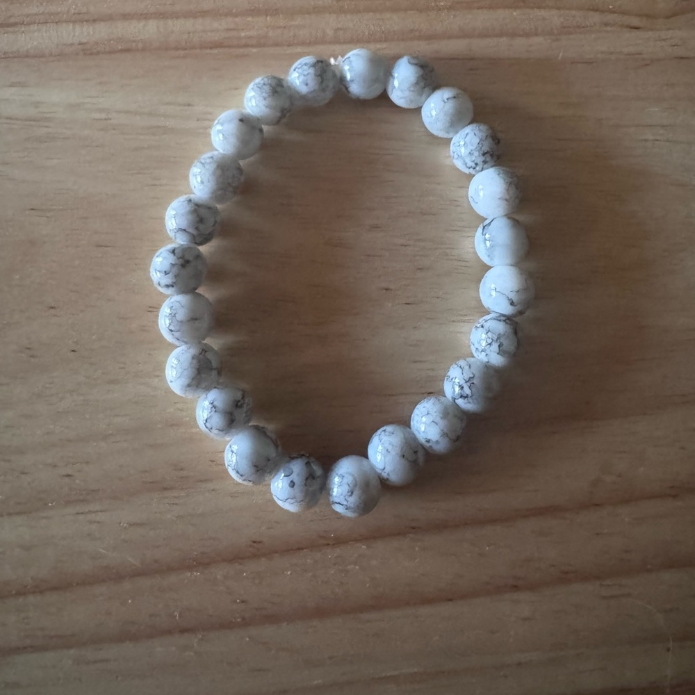 White Howlite Beaded Stretch Bracelet - Unbranded